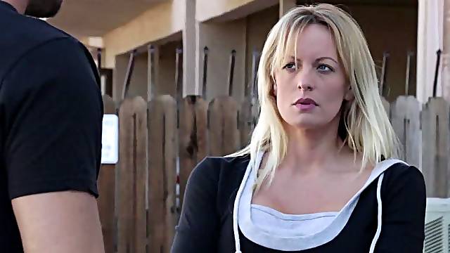 Fucking a cheating milf makes his cock feel so good