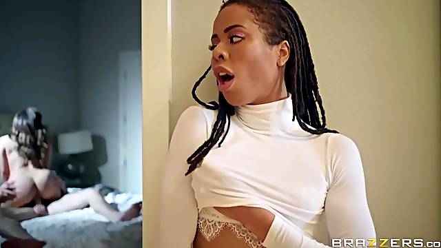 Ella Knox, Kira Noir & Charles Dera in threesome pussy fuck