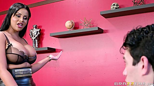 Succulent Ebony MILF At The Brazzers The Headhunter