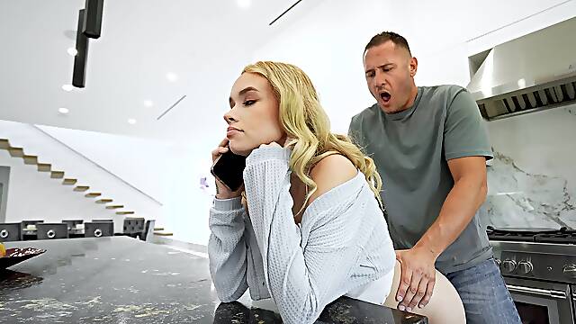 Freeuse my nanny while she phoning