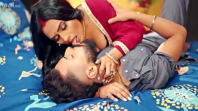 Superb Indian MILF crazy porn video