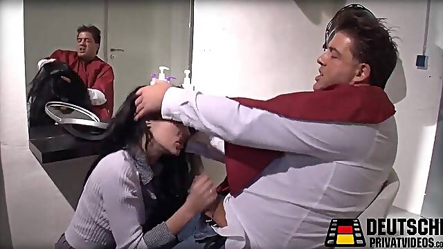 Friseurin Ina wird gefickt