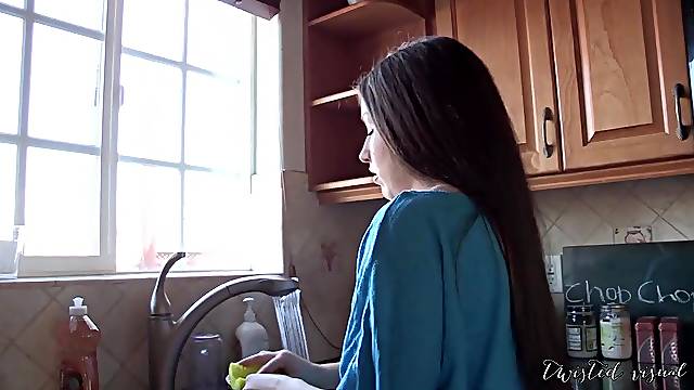 LOLA FOXX GETS TAUGHT A LESSON BY HER STEP MOM DURING THE TIME THAT ON HER KNEES