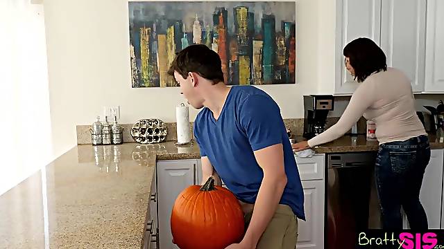 Blonde aubrey gets some brotherly creampie between her trembling legs