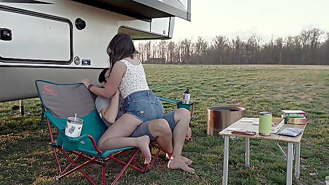 Would u go camping with us? Quick outdoor bang PAWG creampie