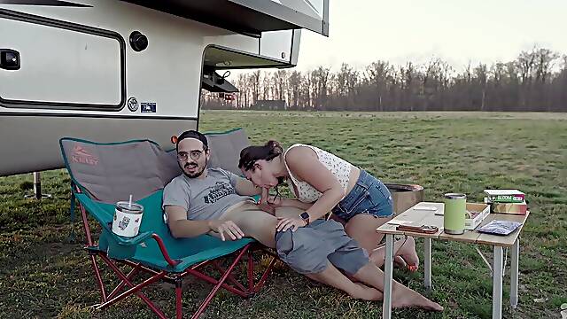 Would u go camping with us? Quick outdoor screw PAWG creampie