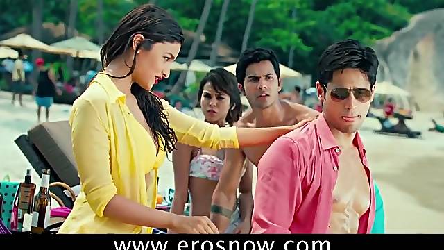 Alia Bhatt with Siddhart Malhotra - Student Of The Year
