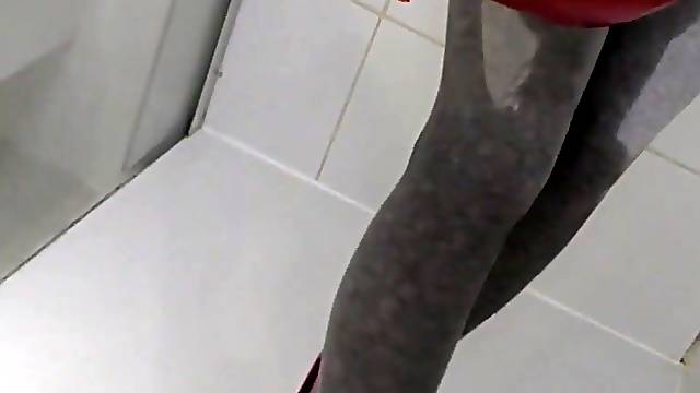 Pee on my Booty in Leggins and Feet next I masturbate by High Heels