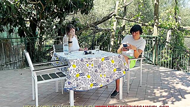 ANTEPRIMA: Alice scopa l'amico del nipote dopo la giornata al mare