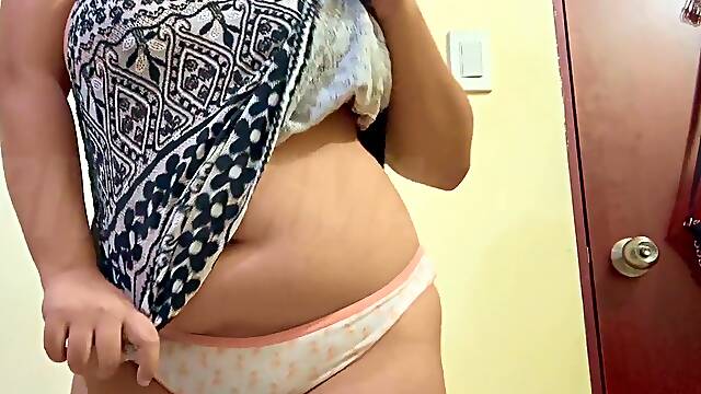 Indian Desi Bhabhi Seductive Dance Showing her phat funbags and furry Pussy, Who wants to Fuck me?