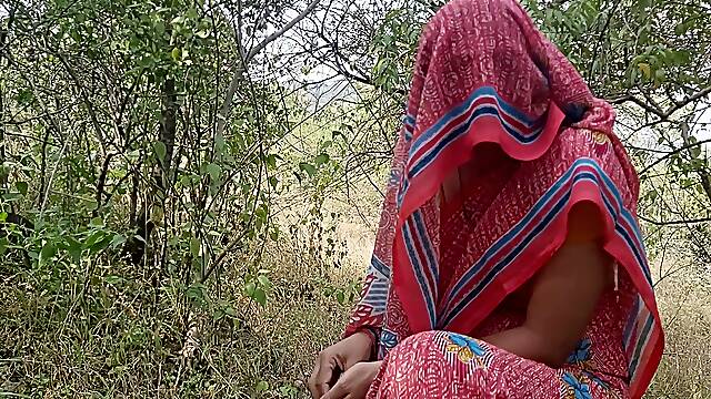 Indian desi aunty, fierce anal hookup in jungle.