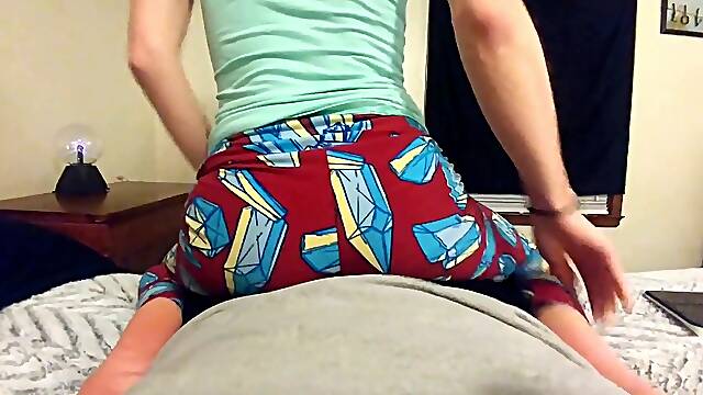 STEP SISTER   taunting ME polishes ON MY COCK  IN LEGGINGS WONT LET ME poke HER