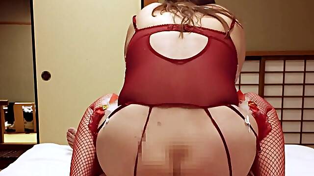 【絶叫連続イキ】サンタコスに真っ赤な網タイツ 騎乗位、バック、正常位で大量中出し