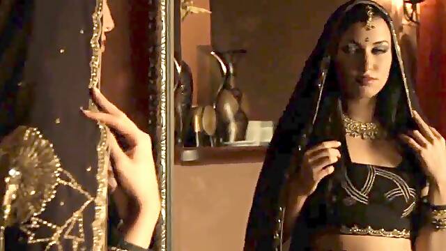 Voluptuous honey From Bollywood