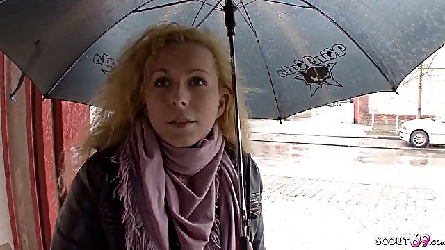 Mature Seduce to Fuck for Cash at Street Casting German 