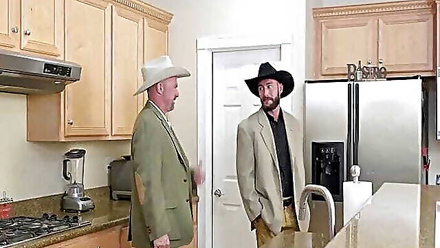 Real estate agent Sofie Marie double penetrated in threeway