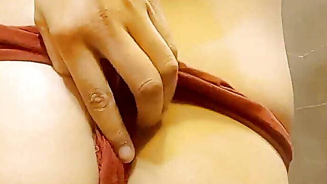 Indian sexy Iska Masturbates in Home