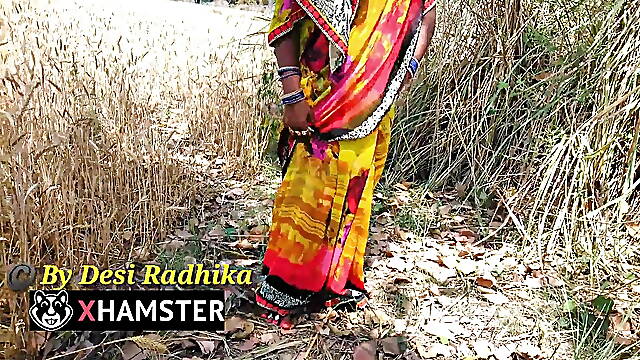 Desi Indian Outdoor Big Boob Aunty Showing Big Ass Big Body Hindi Porn Video