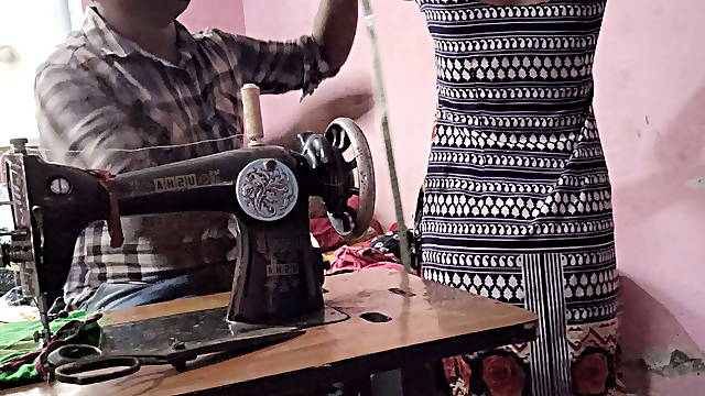 Tailor ne bhabhi ka  naap  lete lete bhabhi ko hi chod dala