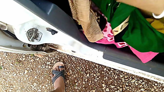 Car me bhabhi ko letake pela jor se 