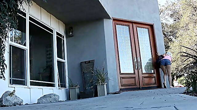 Busty lesbian Jenna Ivory loves her teen Alyssa Lynn