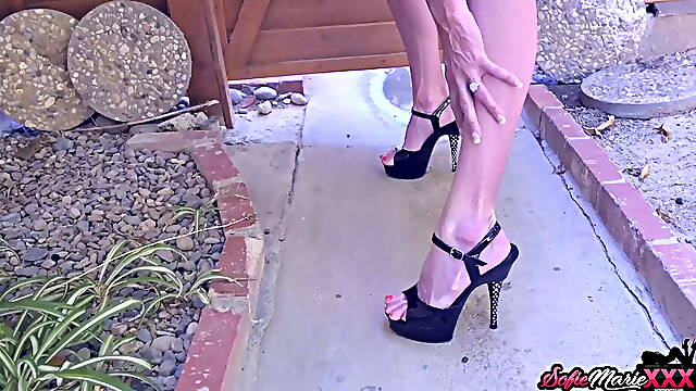 Seductive Busty MILF Sofie Marie Gives Amazing POV Blowjob