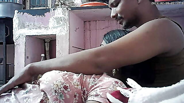 Indian house wife boobs pressing ass