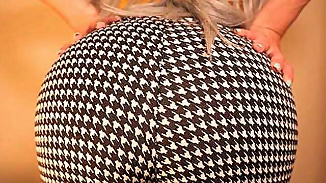 I fart in my new leggings