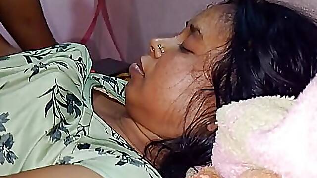 Bohot Nakhre Ke Baad Choda Raat me bohat Pela