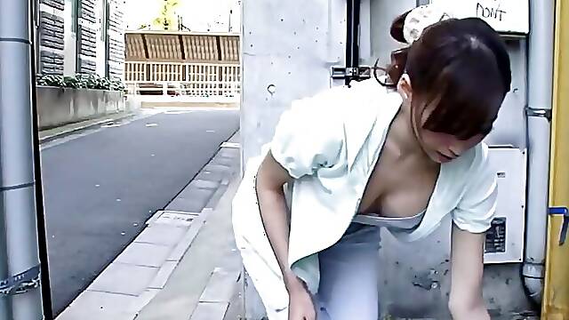 When she was feeling horny, she went outside without a bra, and when she felt the eyes of a man...