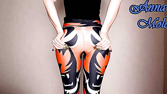 Spandex PAWG in Leggings Spanks Her Ass