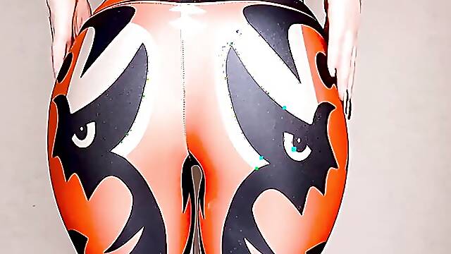 Spandex PAWG in Leggings Spanks Her Ass