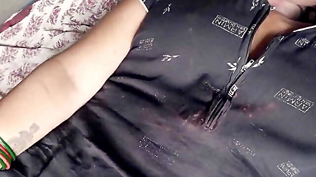 Hot Indian Desi Auntie Fucking with Husband and Fingring in Pussy