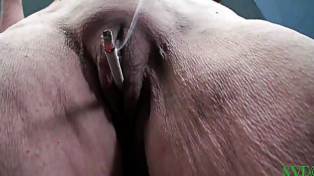 Hot Cougar GILF Shows off Her Sexy Body