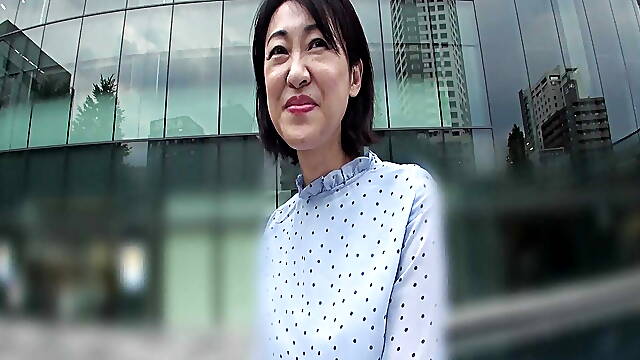 H067G01 A 60-year-old mature woman with a good wife and wise mother atmosphere falls in love at a part-time nursing care destination and regains her confidence as a woman! Intense pleasure and...