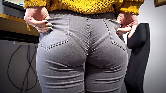 Hot Secretary In Tight Jeans Teases Ass With Visible Panty Line