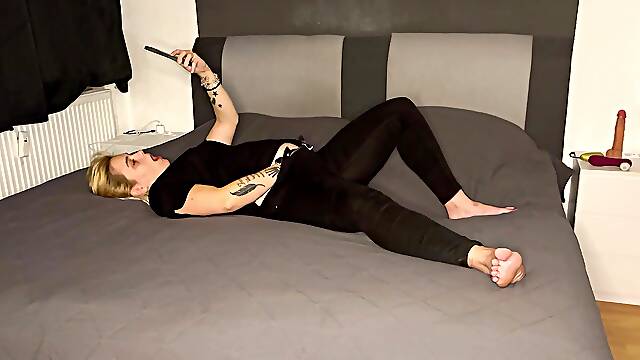 Masturbation while watching porn multiple orgasms Clitoris rubbing fingers wet on bed Solo