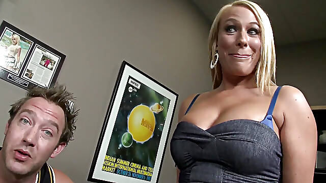 Melanie Monroe a MILF with light hair gets fucked in the