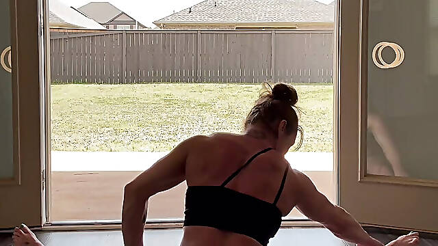 Stretch with Simone Steele
