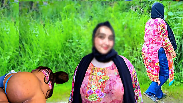 Indian Muslim Hot Girl From Outdoor Gets Fucked in Public Park Small Room With A Stranger When Her family looking for a hotel