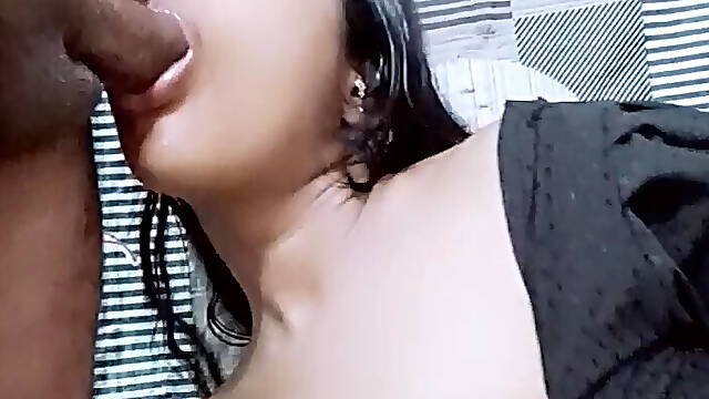 Big boobs indian bhabhi sexy blowjob