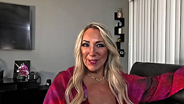 Cheating Slut Wife POV - Huge Cumshot