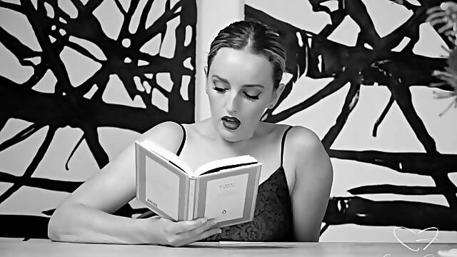 Ode to Hysterical Literature Featuring Charlie Forde, Amber Moore