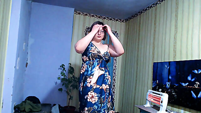 Hot dancing with a hot girl in a good mood