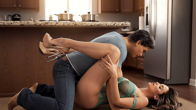 A Wife and Stepmother Real Fucking Sophia Sneaking with Sam