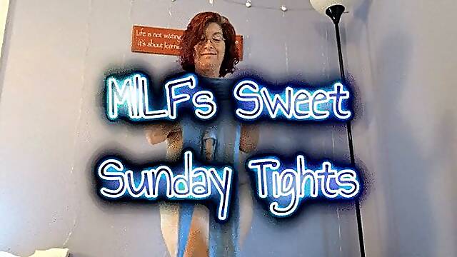 Sweet MILF Sunday Tights