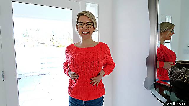 Nerdy wife loves a bit of spice in her sexual life