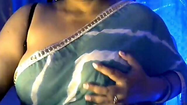 Hot Sexy Lady Bhabhi Showing off Her Lovely Boobs Keeping Her Bra off Her Boobs Under Her Boobs