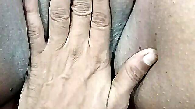 Mumbai Hot BBW Aunty Getting Fucked with Creampie Chut