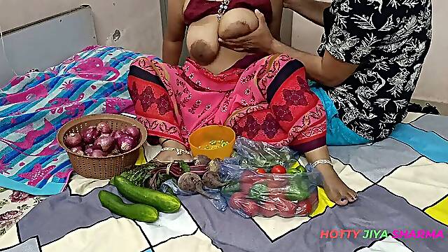 XXX Bhojpuri Bhabhi, while selling vegetables, showing off her fat nipples, got chuckled by the...